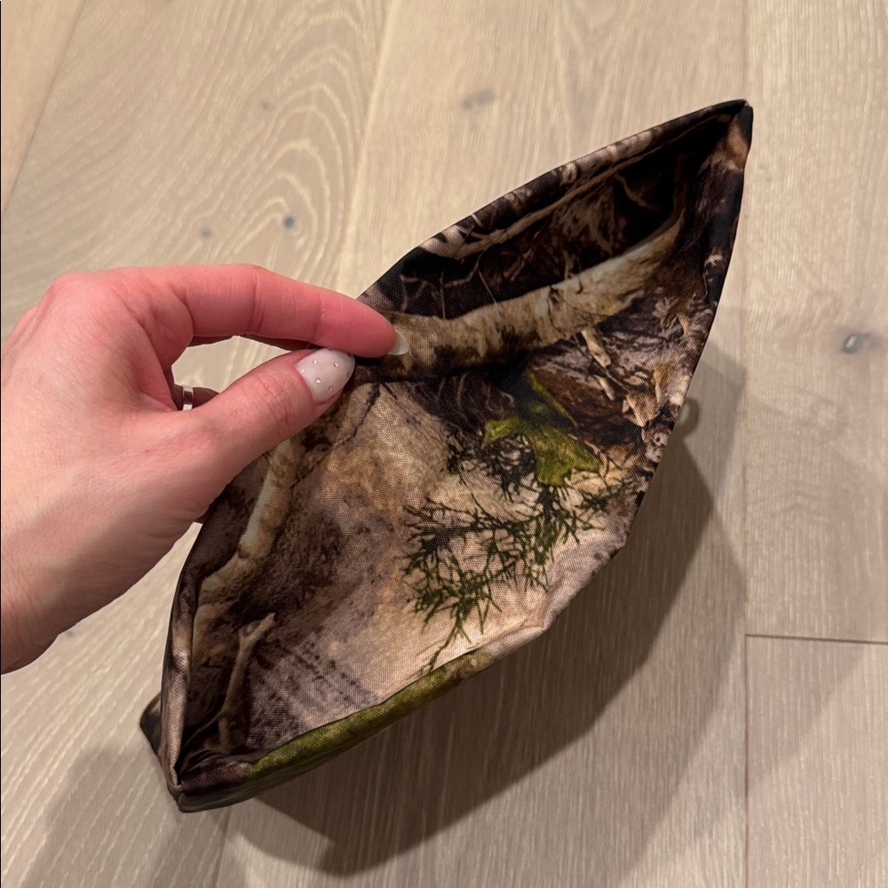 NWOT BAGGU REAL TREE PHOTO FOREST CAMO GO POUCH DISCONTINUED RARE - Picture 3 of 7